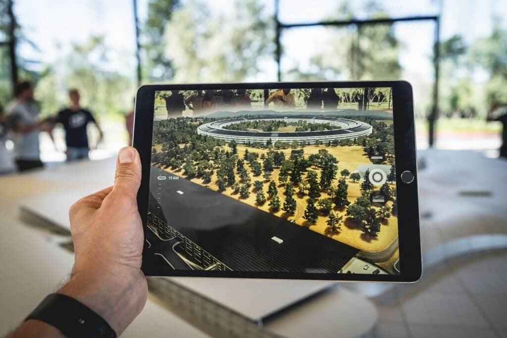 Read more about the article How Augmented Reality Enhances Distance Learning